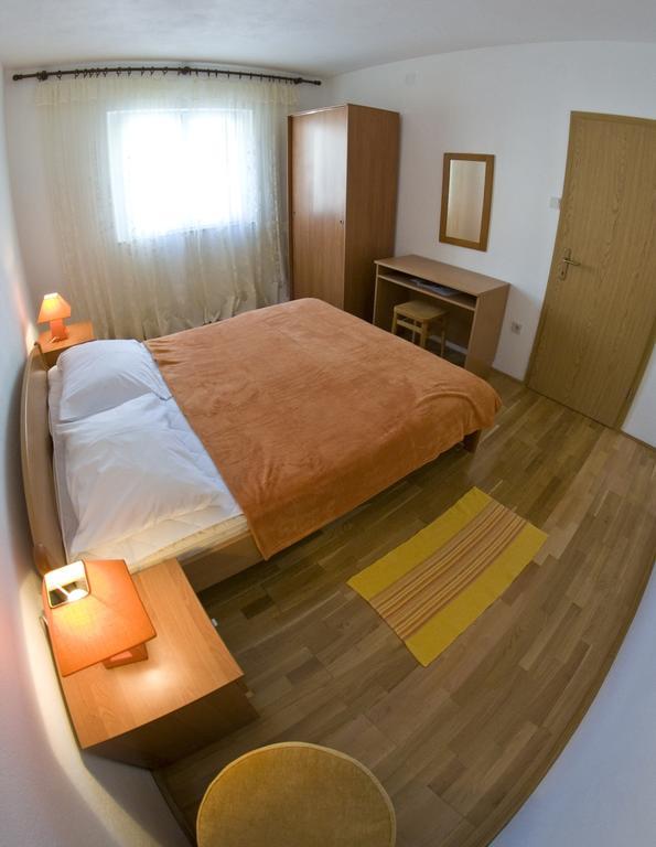 Apartments Kristian Bol Zimmer foto