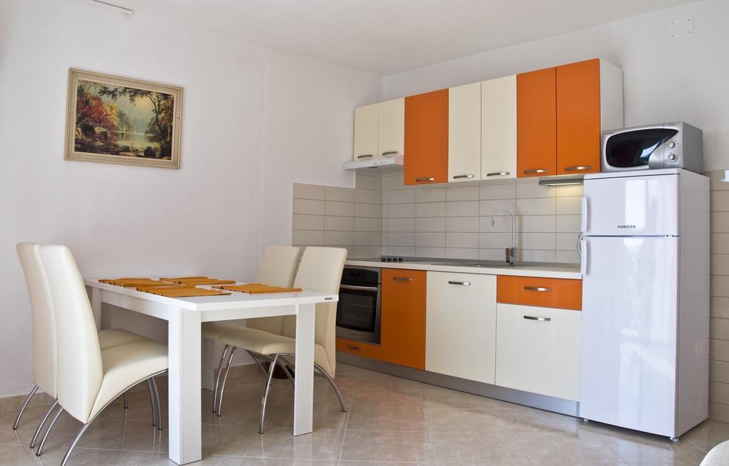 Apartments Kristian Bol Zimmer foto